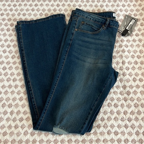 NWT Kendall & Kylie Kurvy Mid-rise Baby Boot Jean Size 11/12 Color Pasadena - Picture 7 of 15